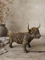 schotse hooglander beeld, hooglander decoratie, koe beeld landelijk, stoer en sober interieur, aura peeperkorn stijl, hoffz stijl, landelijke woonaccessoires, koe beeld polystone, decoratie beeld koe, landelijke decoratie